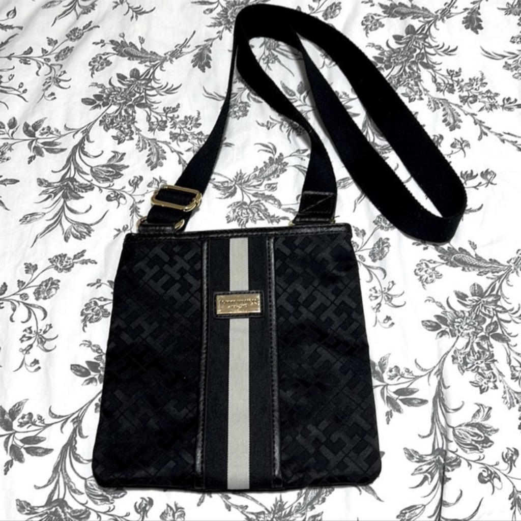 Tommy Hilfiger Tommy Hilfiger Black Crossbody Bag